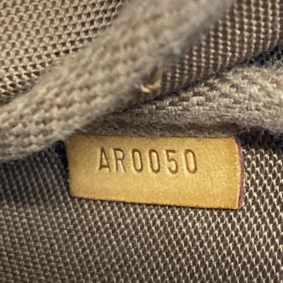 LOUIS VUITTON Pochette Accessoires Monogram Handbag bran-1230-090825 - Picture 15 of 16